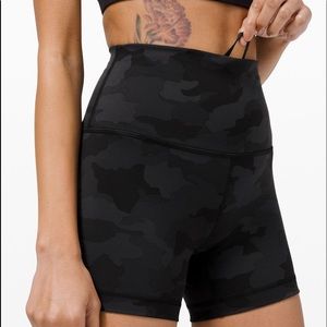 Lululemon Wunder Under Shorts size 4 6”